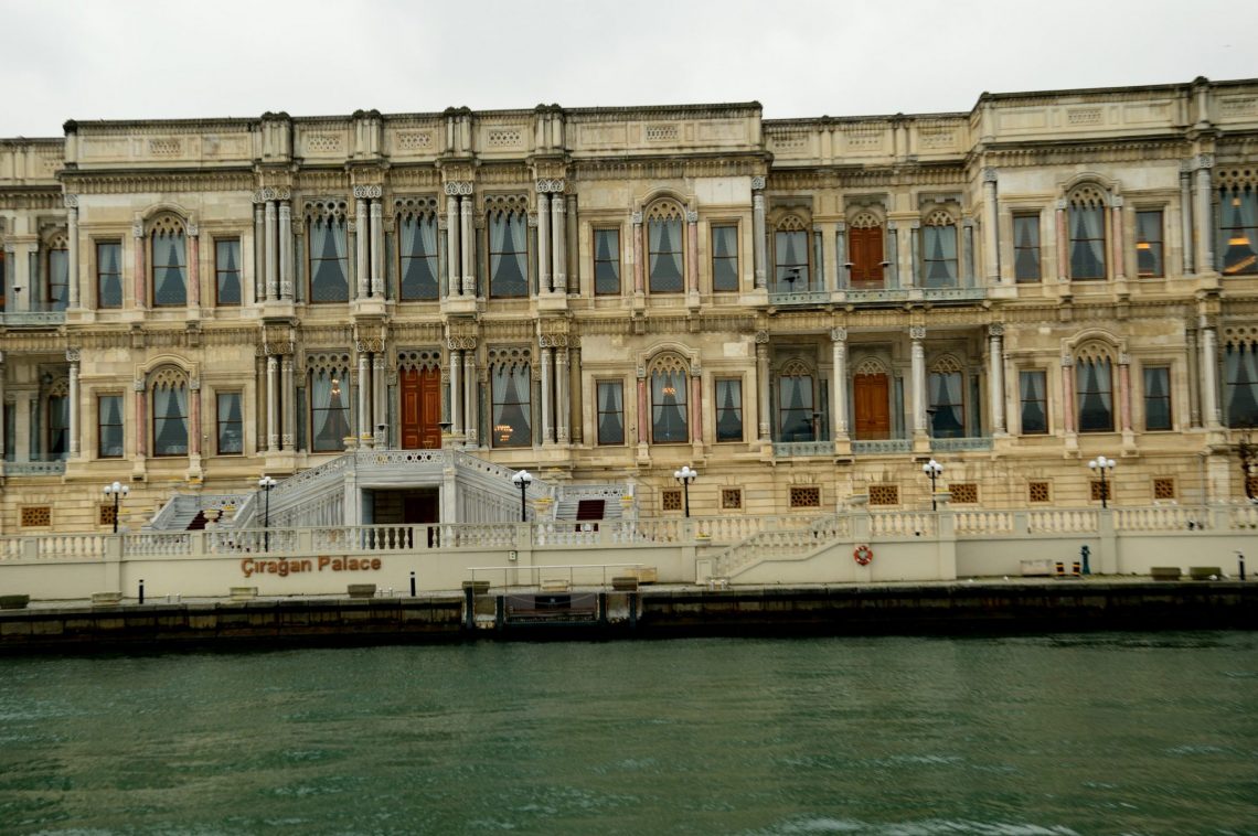 Çırağan Palast Istanbul Informationen und Reisetipps