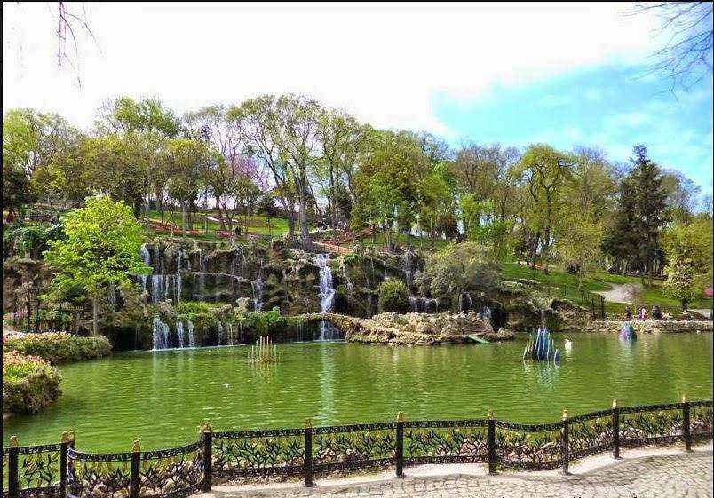 Emirgan Park - türkish Emirgan Korosu Istanbul